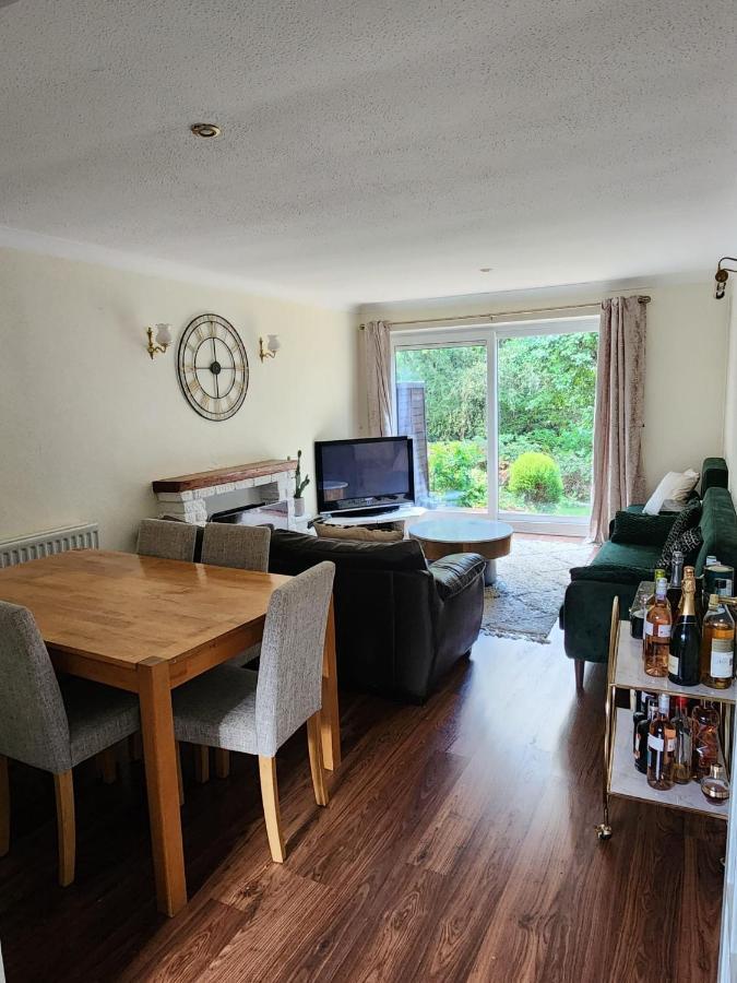 Twin Room In Crawley,Gatwick,West Sussex Ifield Exterior photo