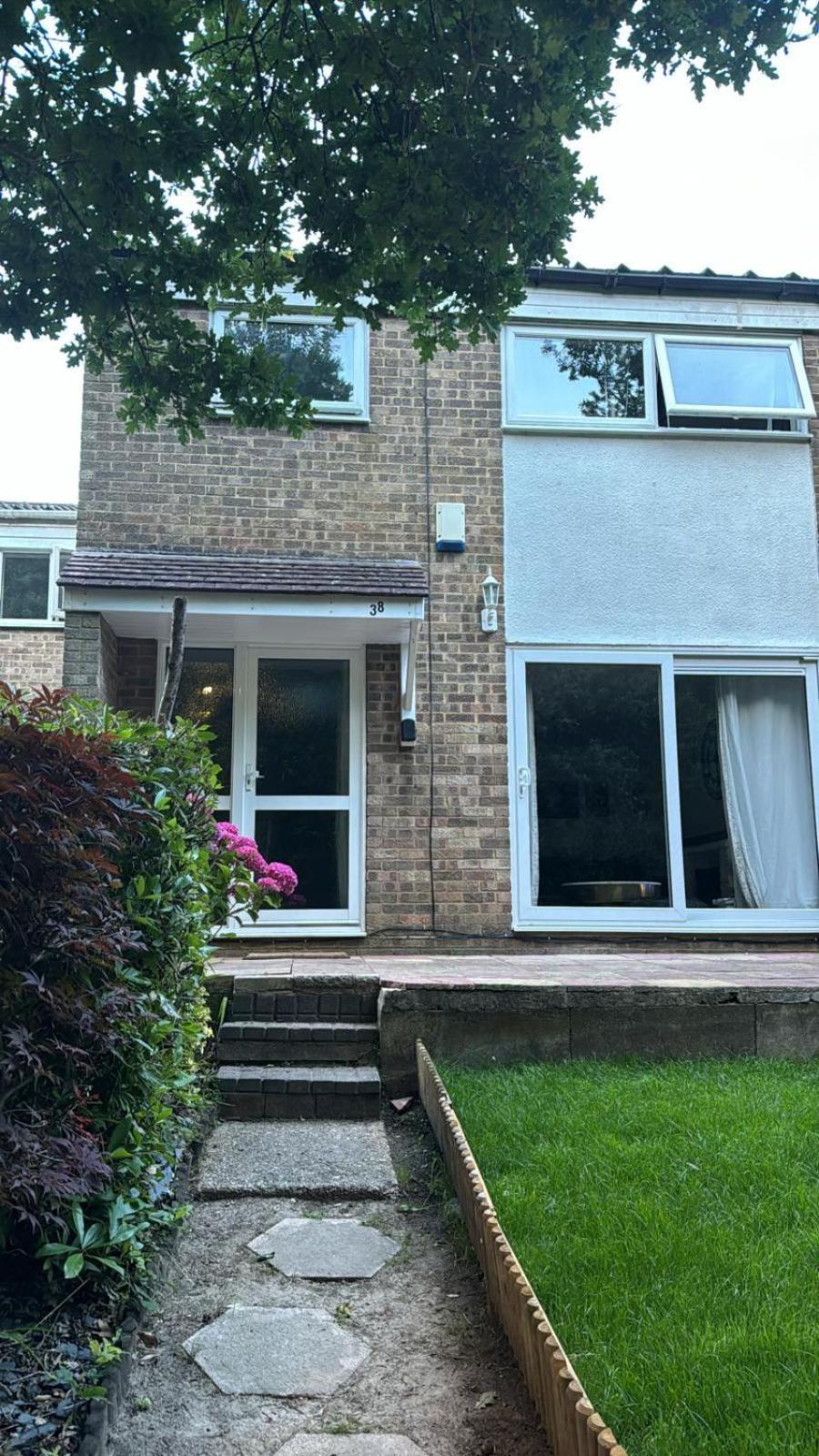 Twin Room In Crawley,Gatwick,West Sussex Ifield Exterior photo
