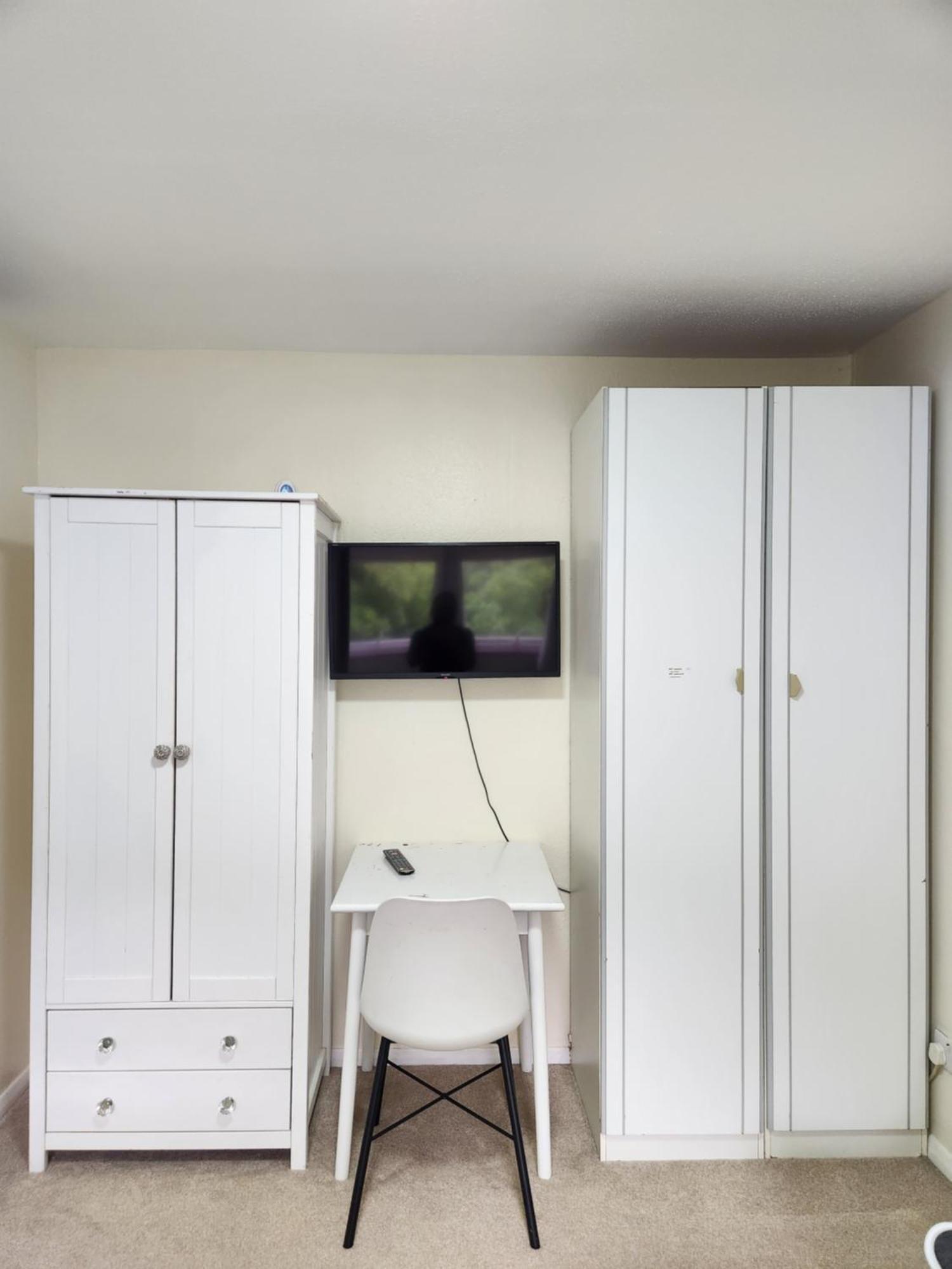 Twin Room In Crawley,Gatwick,West Sussex Ifield Exterior photo