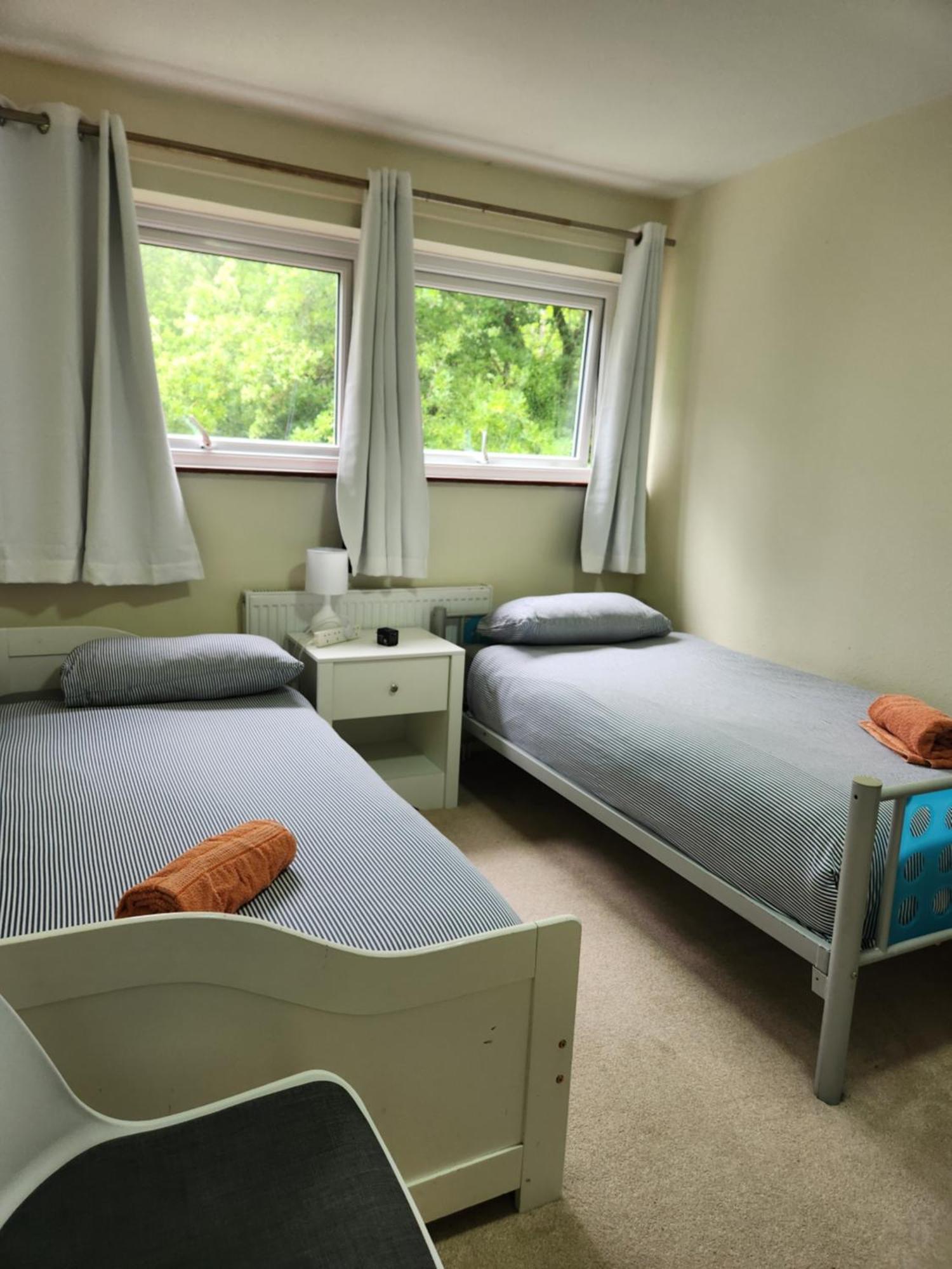 Twin Room In Crawley,Gatwick,West Sussex Ifield Exterior photo